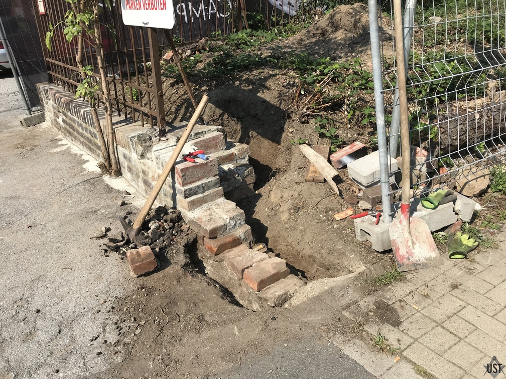 Montagsnachtrag: Grünstreifen mit Mauer in ursprünglicher Länge