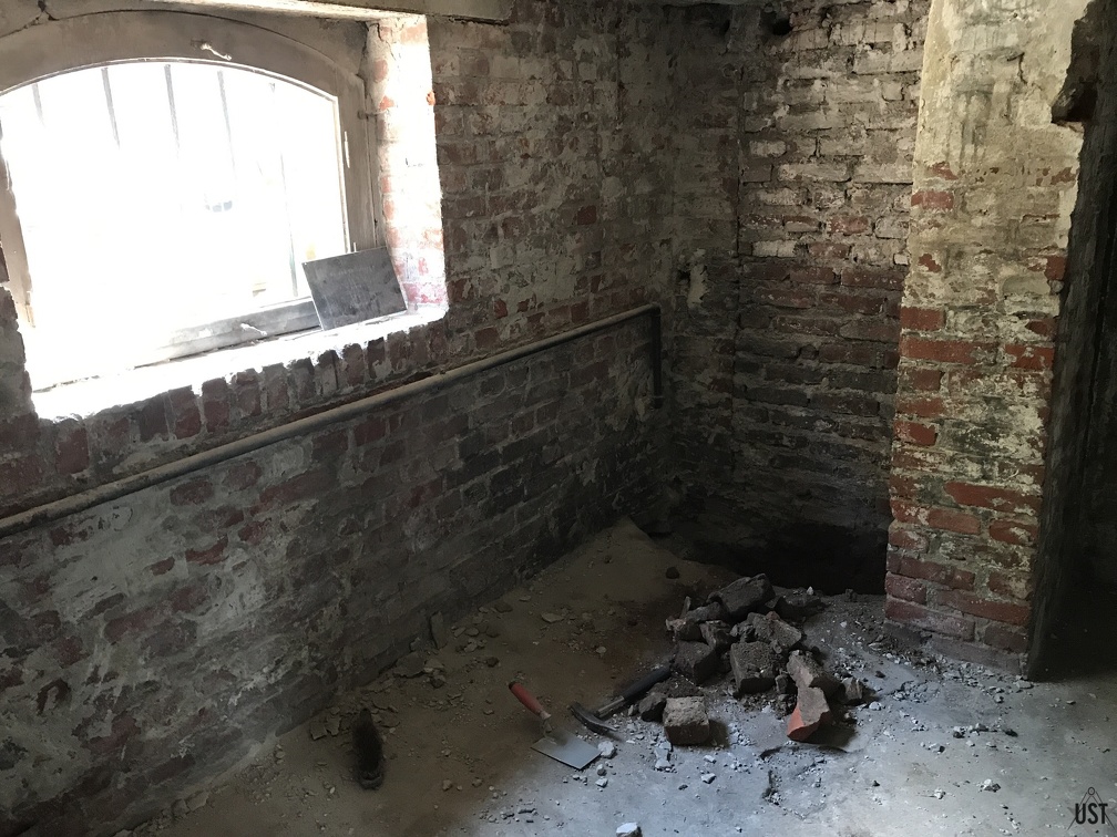 Keller, freigemachtes Abflussrohr