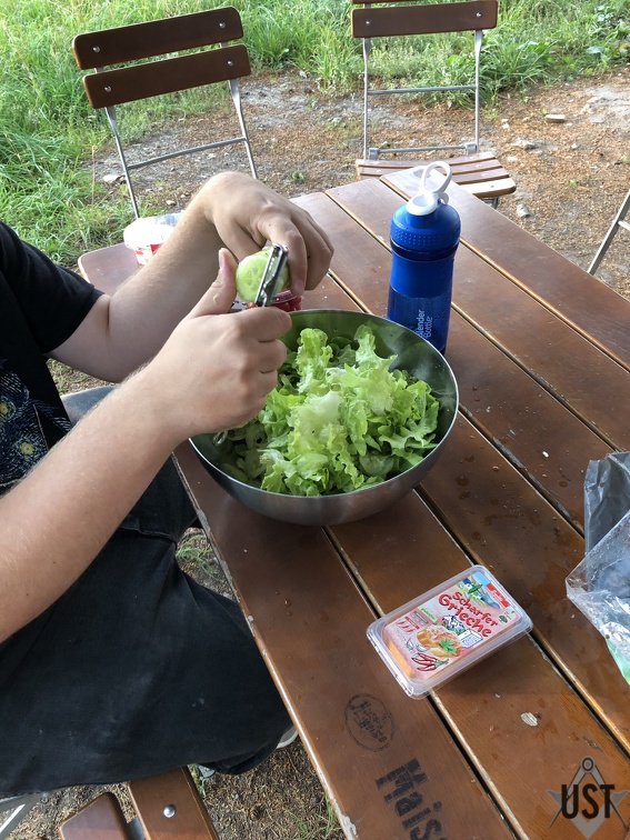 Arbeitseinsatz: Verpflegung wird vorbereitet (6340 Besuche) Arbeitseinsatz: Verpflegung wird vorbereitet Arbeitseinsatz: Verpflegung wird vorbereitet