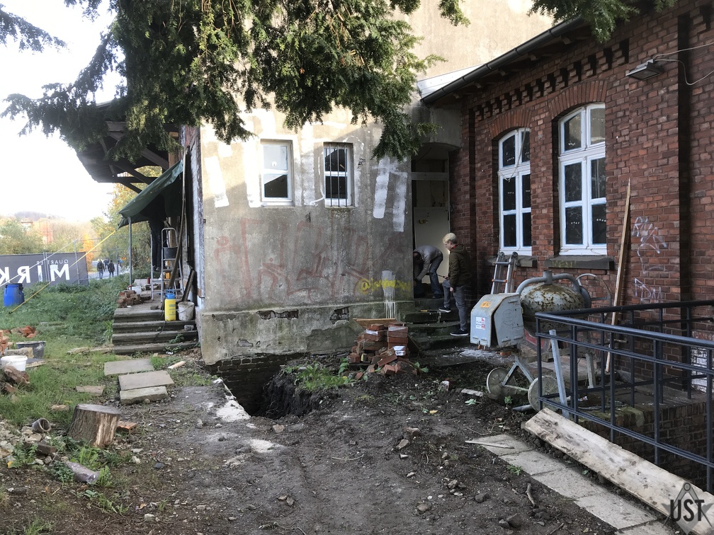 IMG 0935 (9231 Besuche) Arbeiten an der neuen Eingangstür IMG 0935