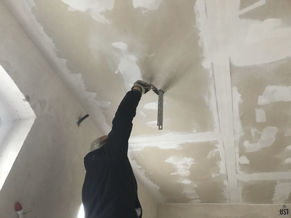 IMG 1160 (6497 Besuche) Vergipsen der Bohrungen für die Kabeltrassen-Aufhängung IMG 1160