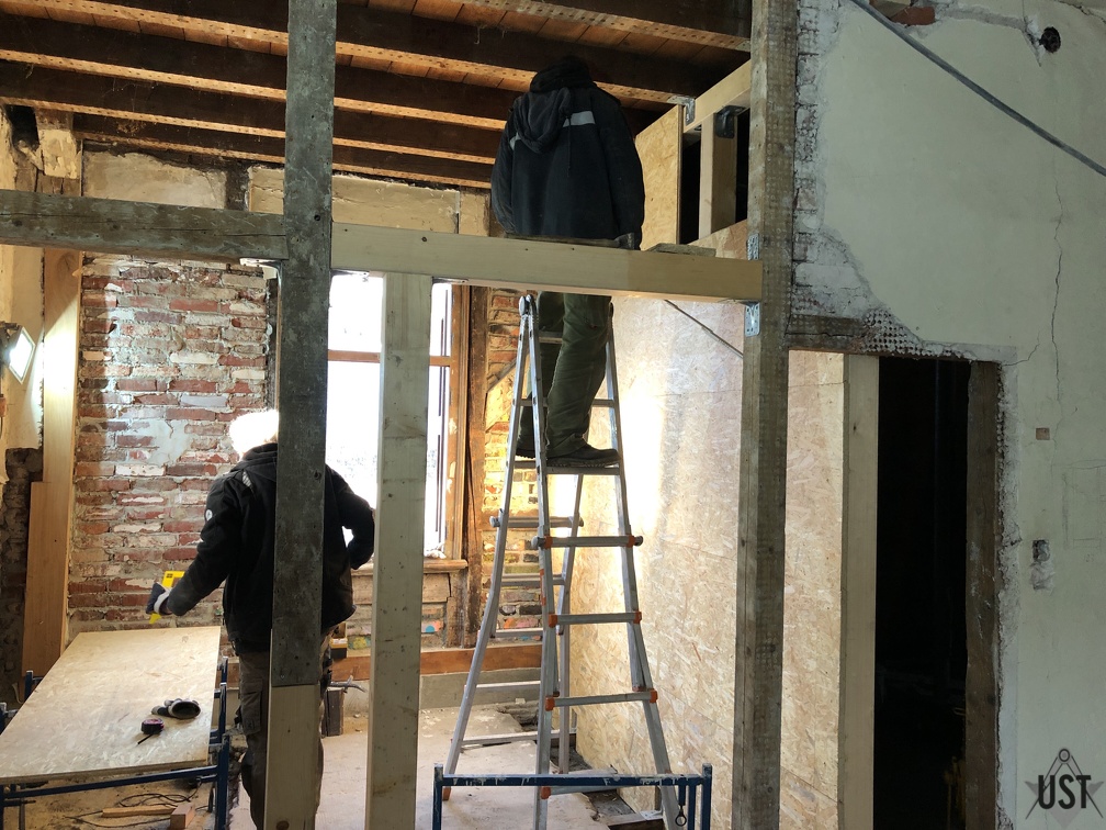 camphoto 1804928587 (6448 Besuche) Neuer Tragbalken gesetzt, Türweite steht camphoto 1804928587