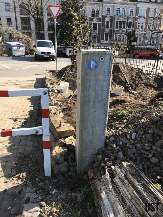 IMG 1977 (5951 Besuche) Trockenmauer erreicht die Trassenabsperrung IMG 1977