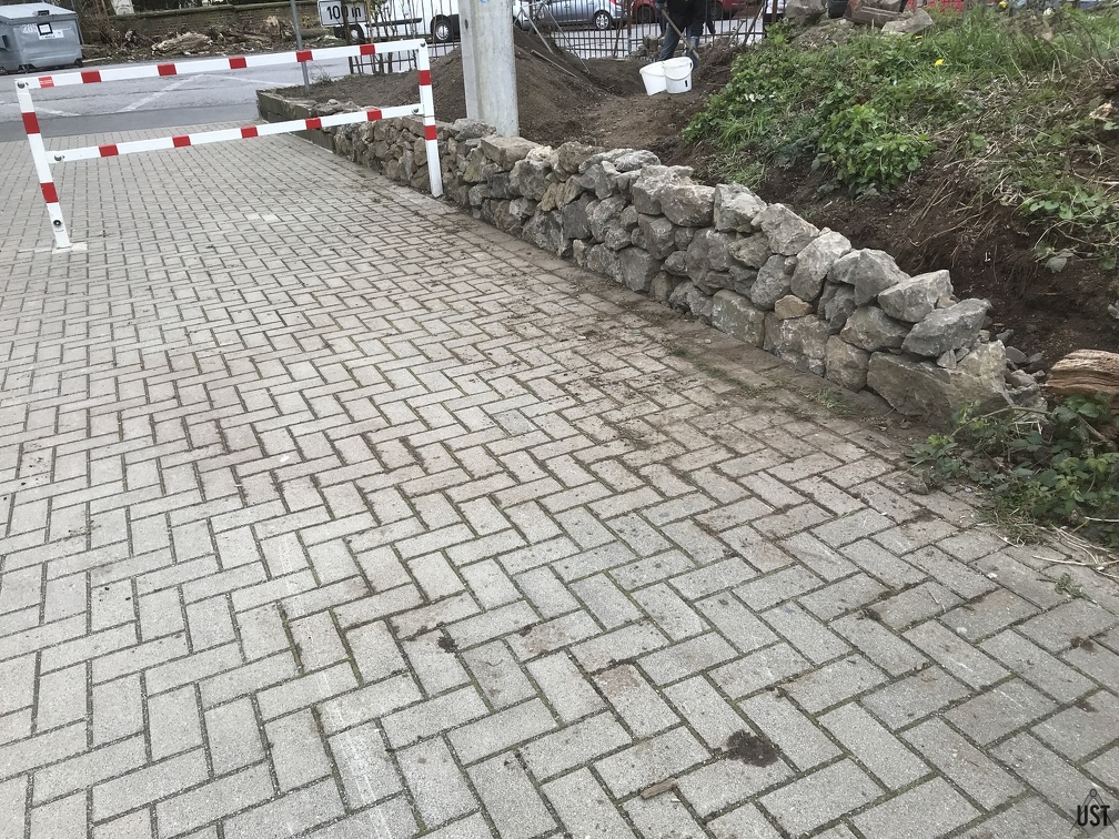 IMG 2009 (5554 Besuche) ...und nochmal zwei Meter. Weitermauern ist gerade insbesondere für die Entsorgung herausgesiebter ... IMG 2009