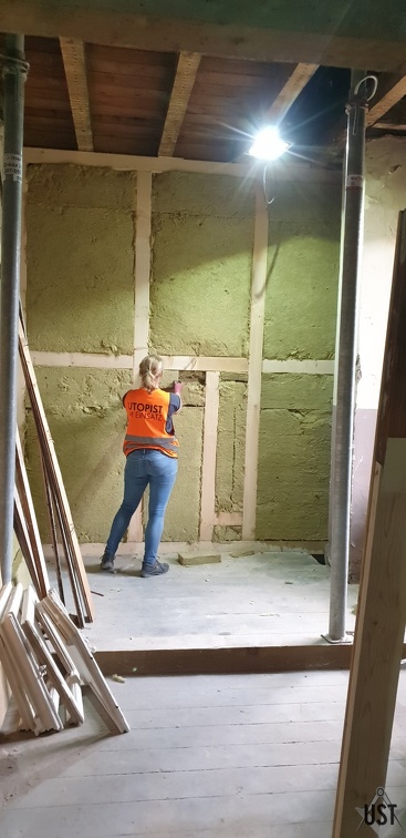 20200418 170217 (5558 Besuche) Die Wand zw. Schrauba und WC wurde von der Schraubaseite aus mit Mineralwolle gedämmt. 20200418 170217