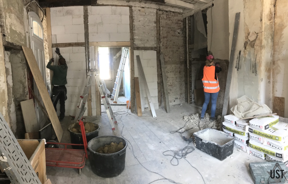 IMG 2135 (8469 Besuche) Aufenthalts/Empfangsraum, Vorbereitung der Wände aufs Neuverputzen IMG 2135