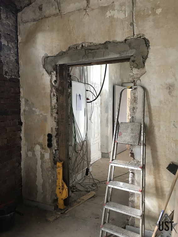 IMG 2227 (5612 Besuche) Neuer Türsturz ist gesetzt IMG 2227