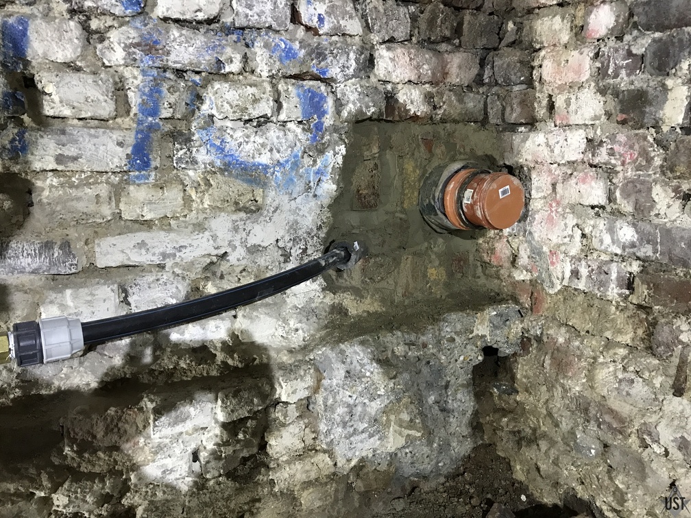 IMG 2403 (5489 Besuche) Mauerdurchbruch Wasser/Abwasser von innen, wieder zu IMG 2403