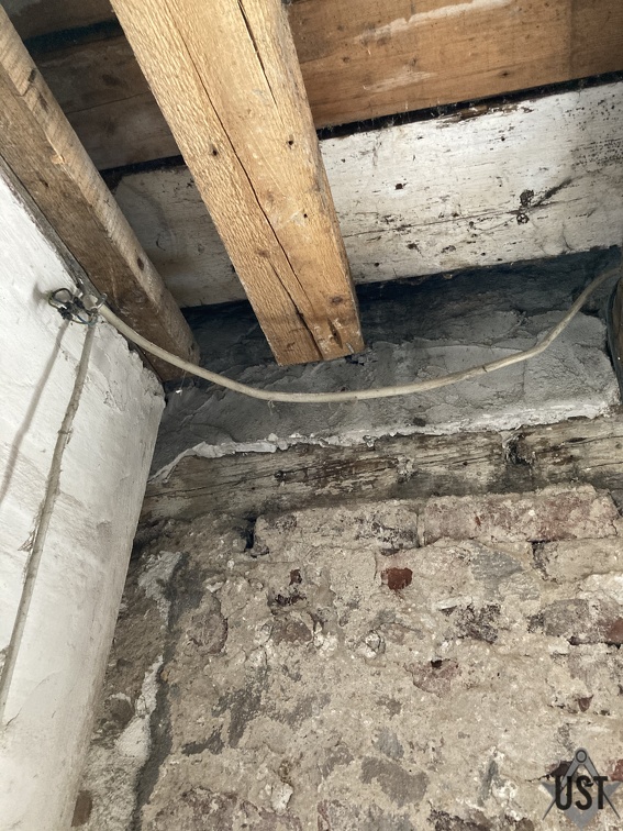 IMG 7596 (5220 Besuche) Freischwebender Deckenbalken muss in die Wand verlängert werden IMG 7596