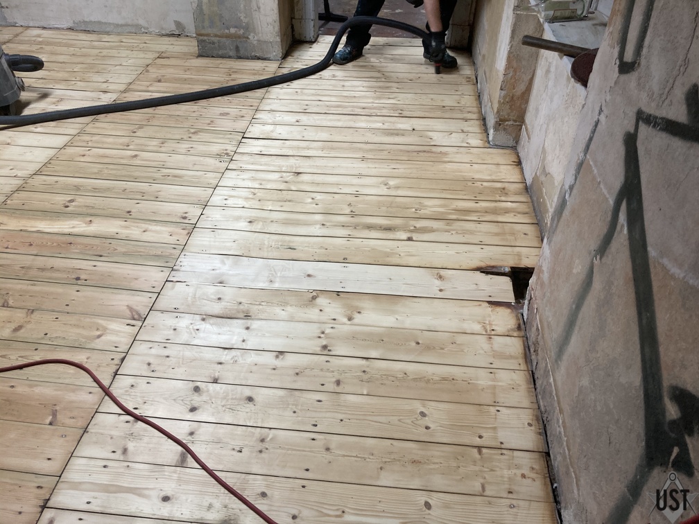 IMG 7946 (5288 Besuche) Detail - frisch geschliffener Dielenboden in der GPA-Lounge IMG 7946