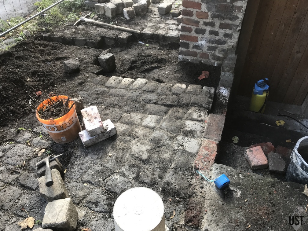 IMG 3329 (5240 Besuche) Weitere Fläche aufgefüllt und frisch verpflastert IMG 3329