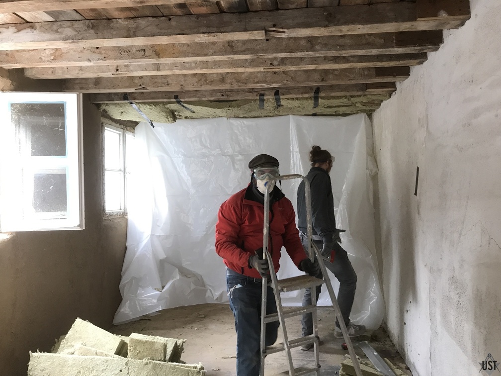 IMG 3369 (8635 Besuche) CAM-Werkstatt: Decke wird isoliert, Dampfsperre befestigt IMG 3369