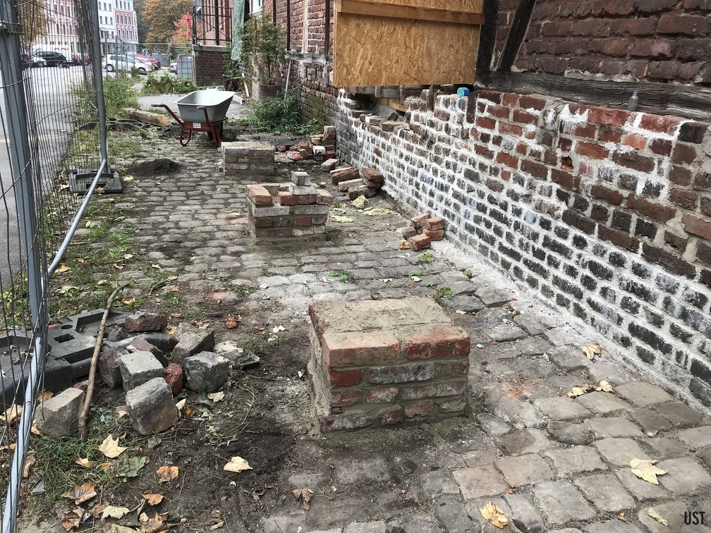 IMG 3376 (4863 Besuche) Vierte Lage Ziegel auf den ersten Rampenfundamenten IMG 3376