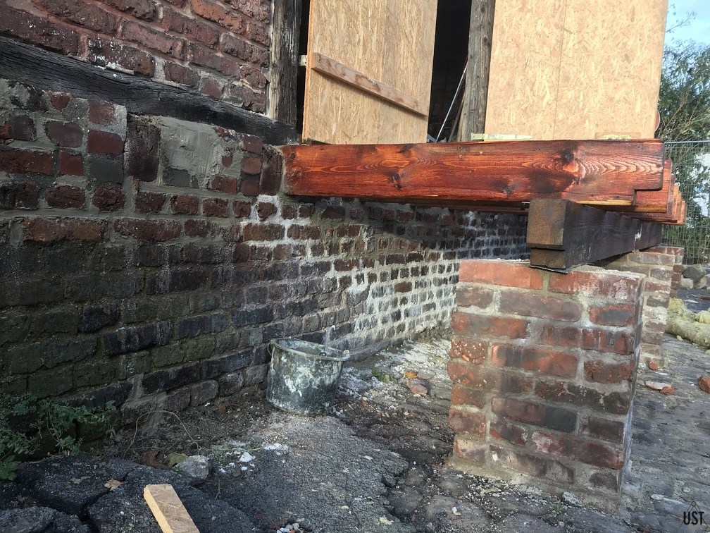 IMG 3480 (5389 Besuche) Ausfugen und Löcher stopfen, Außenmauer unterm GPA-Haupttor IMG 3480