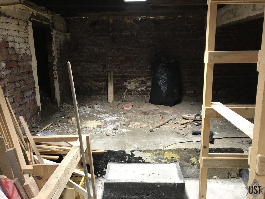 IMG 3516 (5101 Besuche) Styroporplatten unter den entfernten Dielen sind entsorgungsfertig IMG 3516