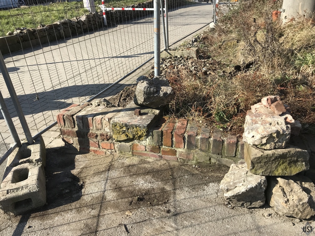 IMG 4106 (5778 Besuche) GPA-seitiger Grünstreifen mit Maueranbau IMG 4106