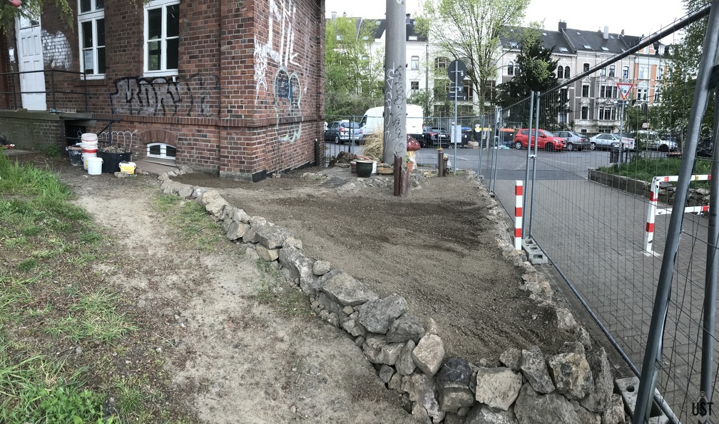 IMG 4419 (5731 Besuche) Abschnitt zwischen GPA und Trassenzugang fertiggestellt, neue Fußwegplatten vor dem Serverraumkelle... IMG 4419