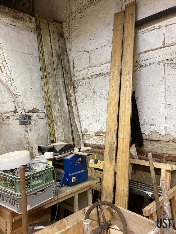 IMG 5678 (5654 Besuche) Dielen aus dem Hauptgebäude wurden gerettet und nun weiterverarbeitet IMG 5678