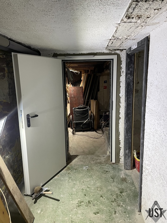 IMG 0647 (5822 Besuche) Habemus Brandschutztür! IMG 0647