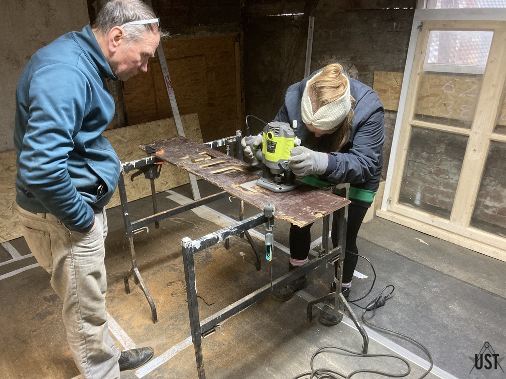 IMG 5996 (4809 Besuche) Fräsen fürs Willkommensschild überm GPA-Tor wird geübt IMG 5996