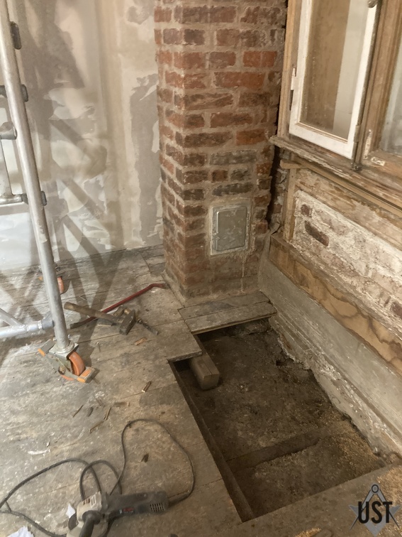 IMG 6023 (6637 Besuche) Boden war doch ein Stück weiter marode IMG 6023