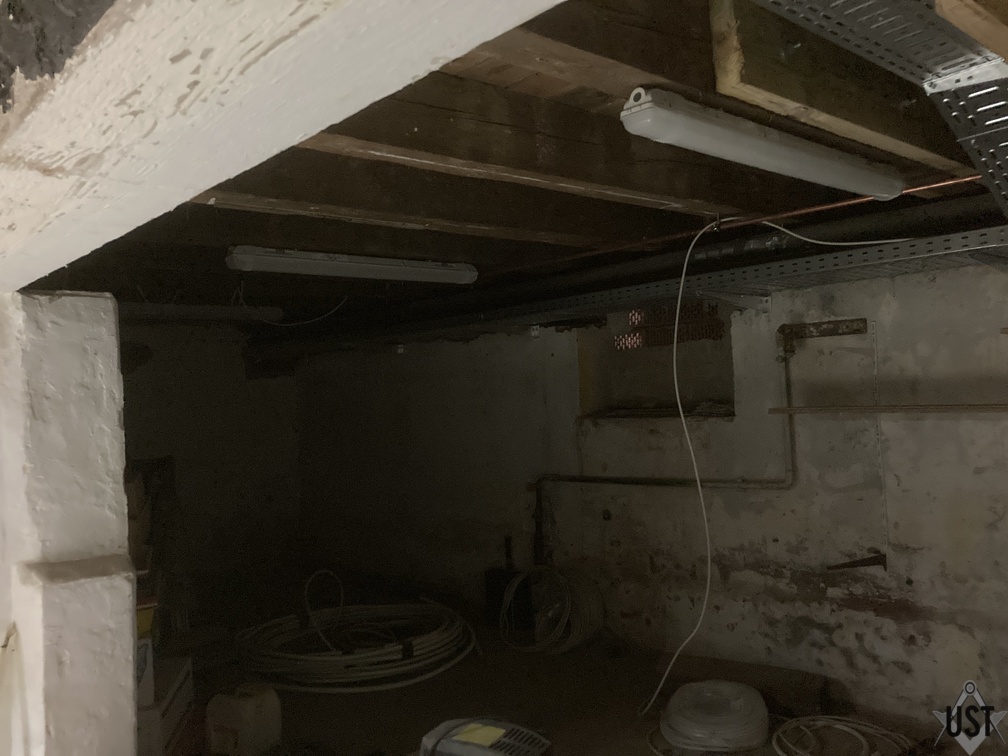 IMG 6279 (4304 Besuche) Im Keller hängen mehr Lampen IMG 6279