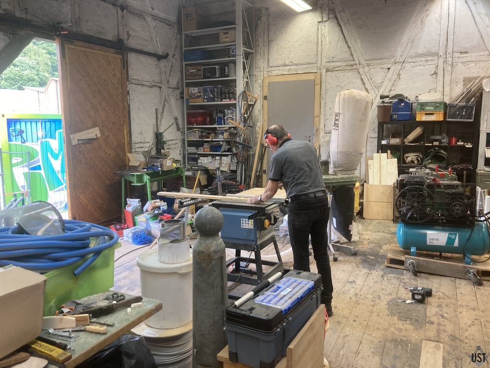 IMG 6621 (4237 Besuche) Man sieht es nicht, aber Jürgen baut wahrscheinlich eine Tür IMG 6621