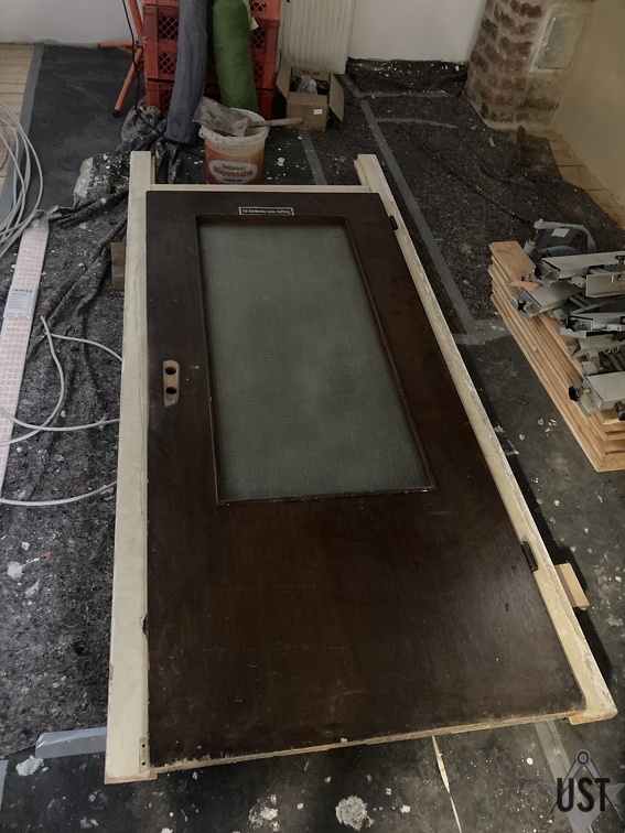 IMG 7521 (4196 Besuche) Die Tür zum Shop kriegt einen Rahmen IMG 7521