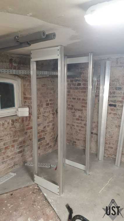 IMG 3016 (4151 Besuche) Zwei-Rahmeninstallation für Serverracks IMG 3016