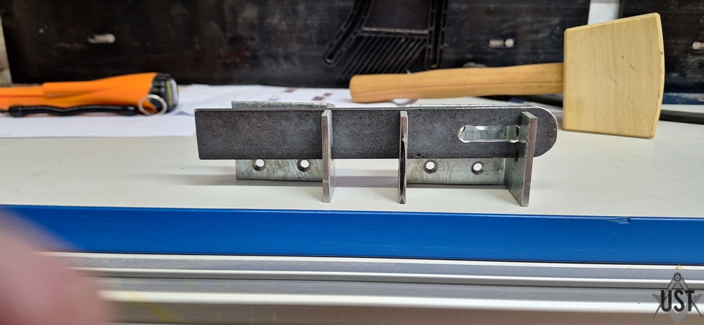 20230520 172012 (4879 Besuche) Der Riegel des Schlagladens wird verstärkt 20230520 172012