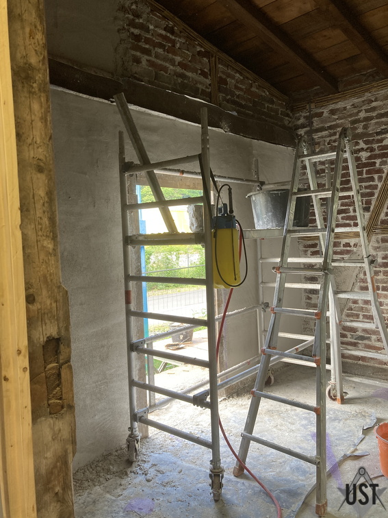 IMG 8365 (3974 Besuche) Die erste Innenwand wird verputzt IMG 8365