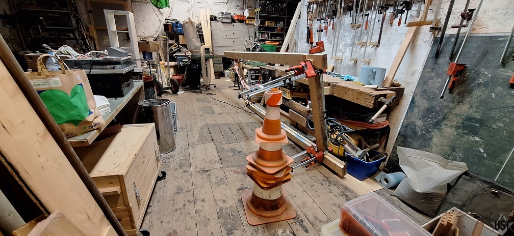 20230929 182503 (4677 Besuche) Türrahmen wird verleimt 20230929 182503