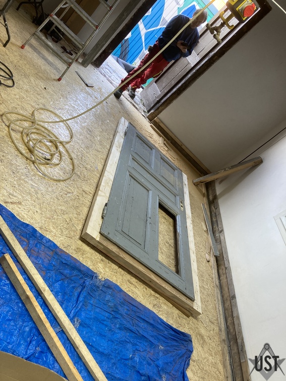 IMG 8987 (4872 Besuche) Ein Türrahmen wird angepasst IMG 8987