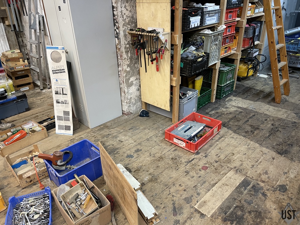 IMG 4568 (4805 Besuche) Montagehalle wird aufgeräumt IMG 4568