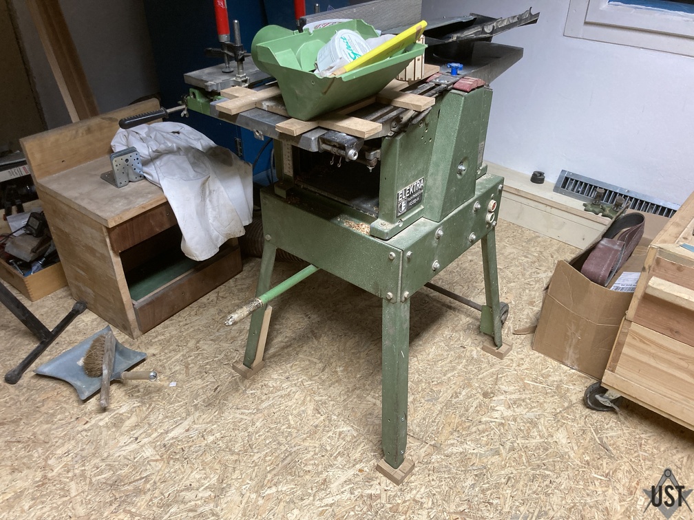 IMG 0017 (4537 Besuche) Ein Gerät kriegt Bodenschonerpantoffeln IMG 0017