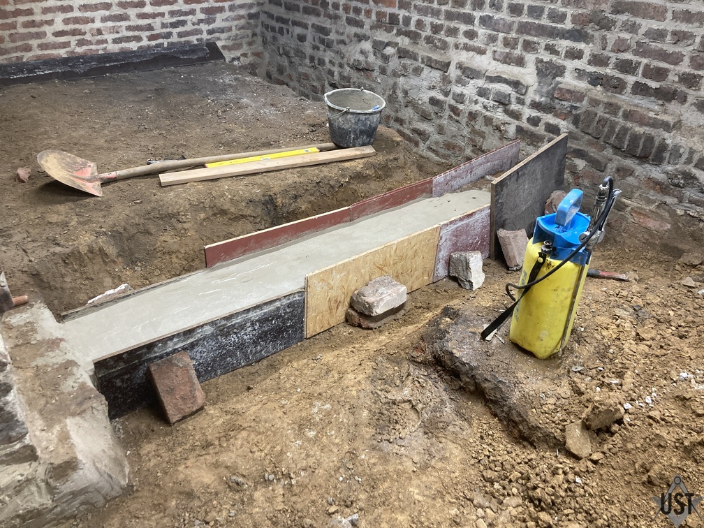 IMG 0621 (4369 Besuche) Historischer Fundamentstreifen wird vermörtelt IMG 0621