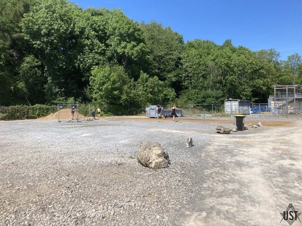 IMG 0625 (4150 Besuche) Wasssergebundene Decke wird verteilt IMG 0625