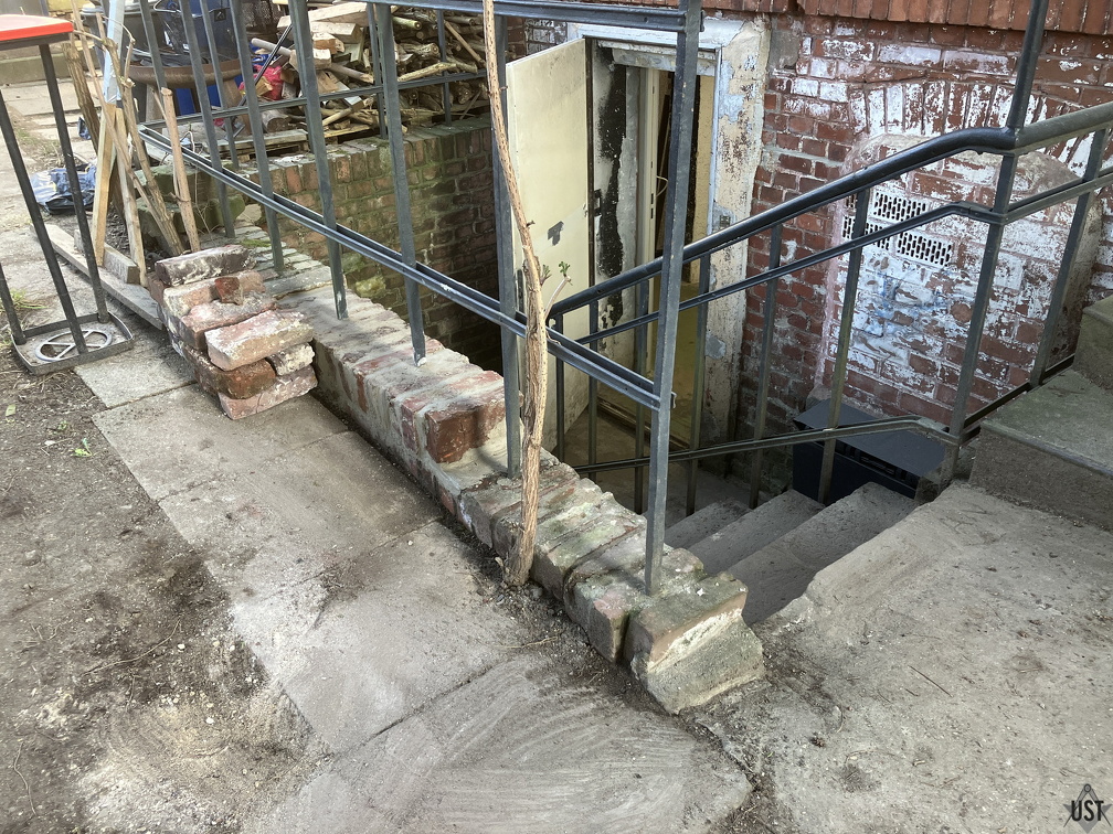 IMG 1528 (2596 Besuche) Mäuerchen kommt höher IMG 1528