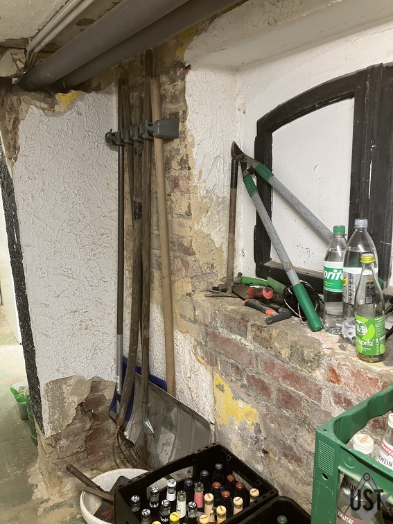 IMG 1681 (2412 Besuche) Gartenwerkzeug nun in Eingangsnähe IMG 1681