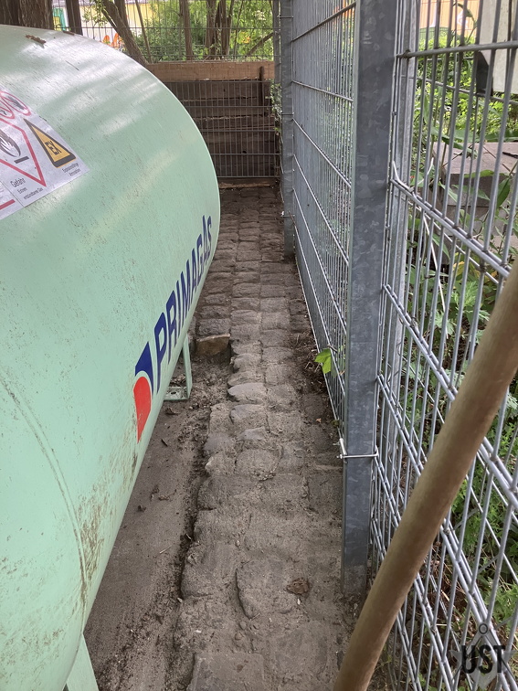 IMG 2025 (2544 Besuche) Eine unverpflasterte Lücke wurde vollends verpflastert IMG 2025