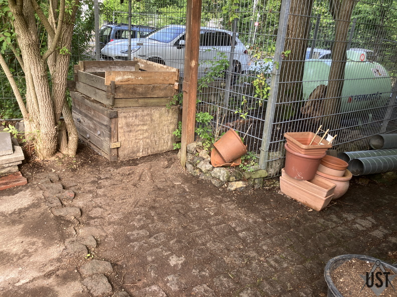 Kompost geleert, gesiebt und gehäckselt IMG_2049.JPG